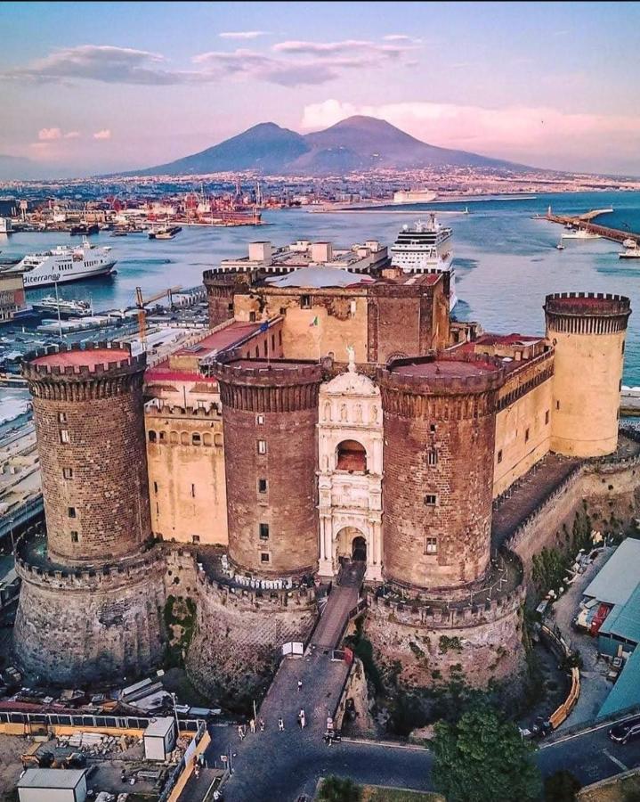 Dimora Danicla Apartment Napoli Bagian luar foto