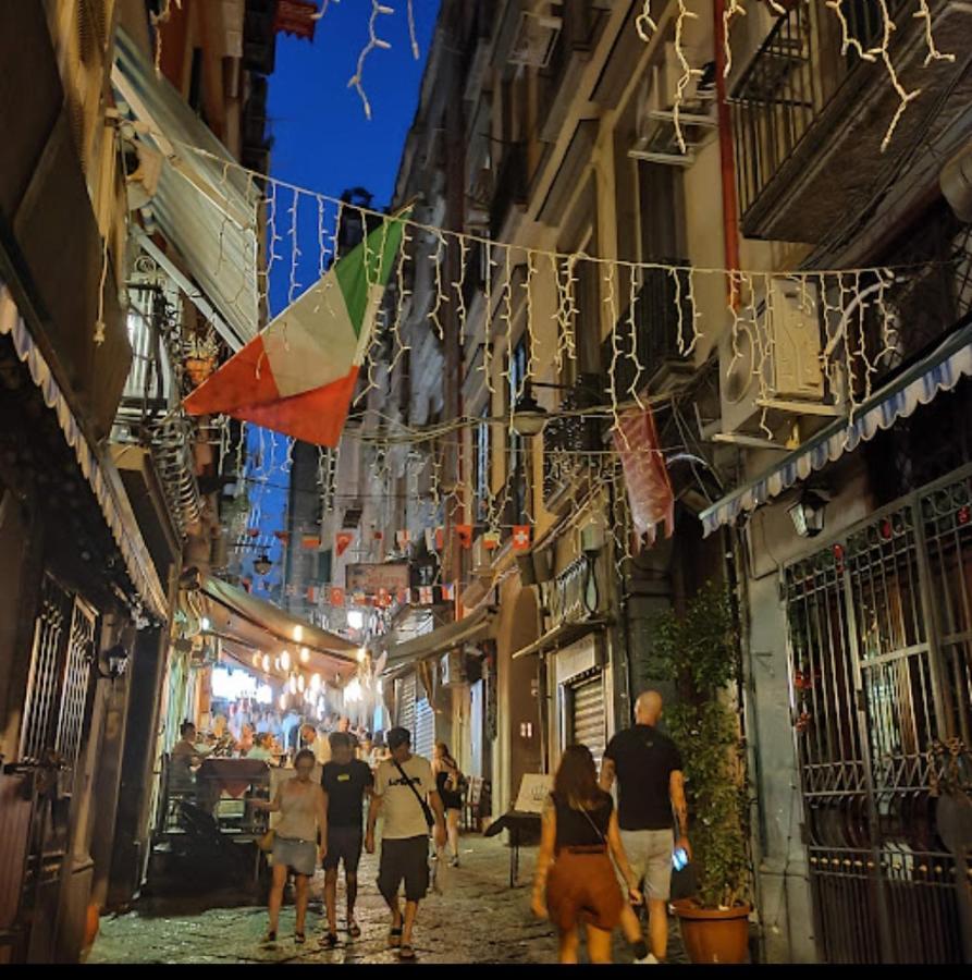 Dimora Danicla Apartment Napoli Bagian luar foto
