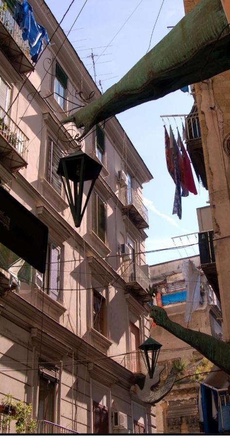 Dimora Danicla Apartment Napoli Bagian luar foto