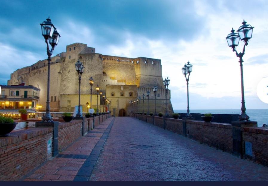 Dimora Danicla Apartment Napoli Bagian luar foto