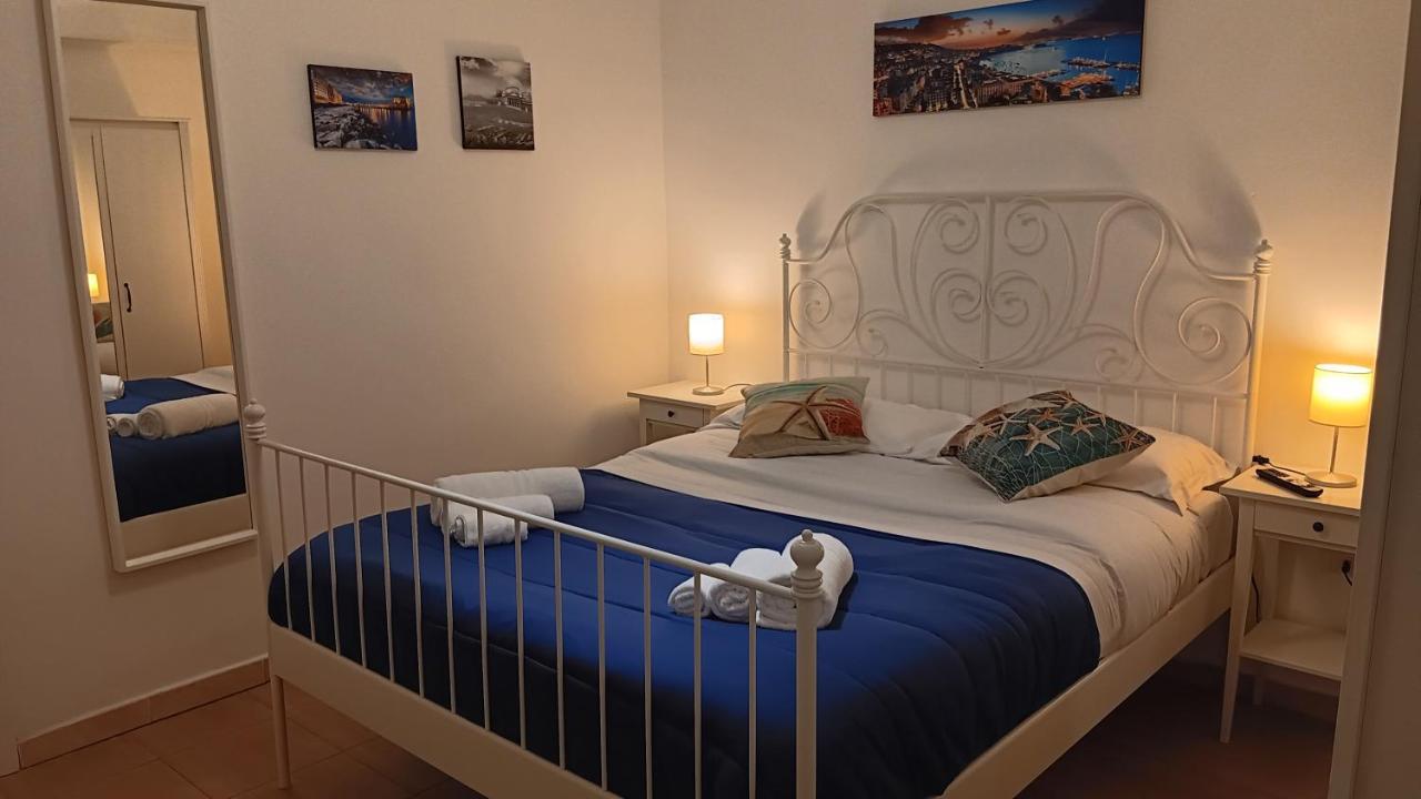 Dimora Danicla Apartment Napoli Bagian luar foto