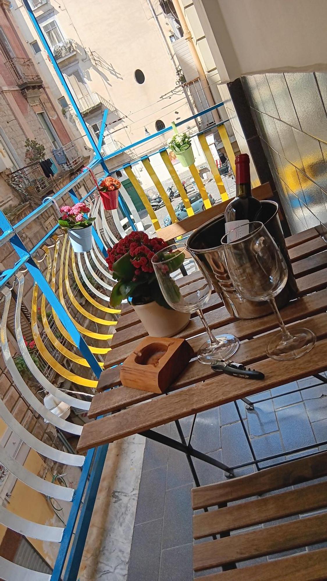 Dimora Danicla Apartment Napoli Bagian luar foto